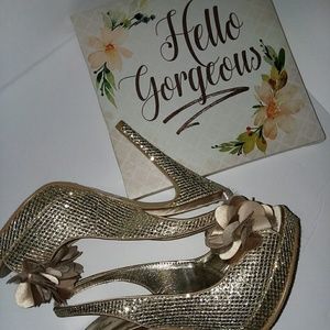❤Lulu Townsend Golden Heels with Flowers